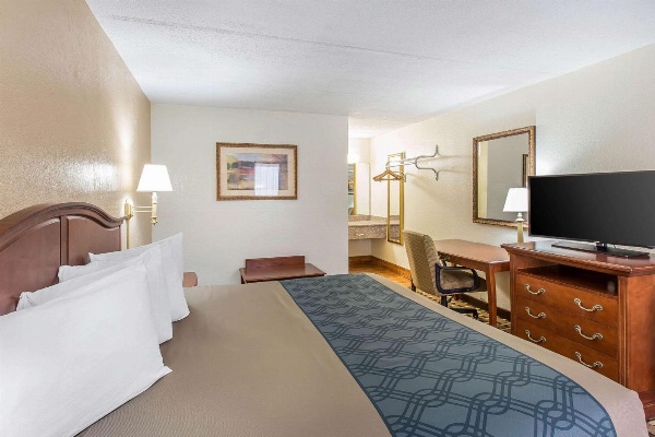 Econo Lodge Midtown image 7